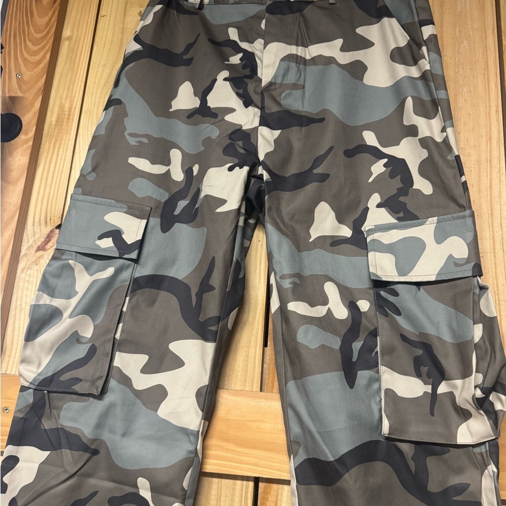 Women's Camouflage Cargo Trousers - Picture 2 of 5